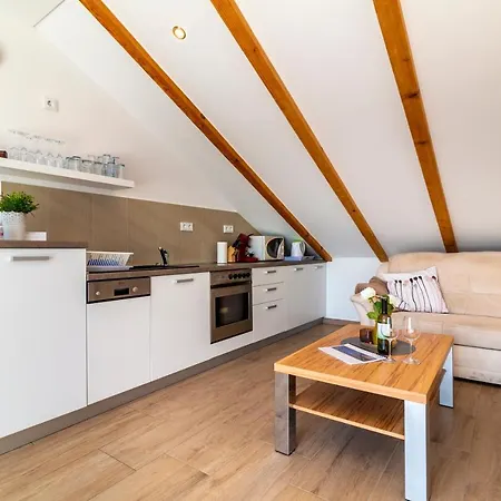 Lacaleta * سبليت