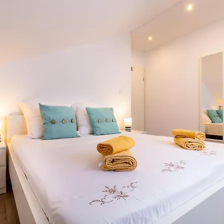 Lacaleta * سبليت