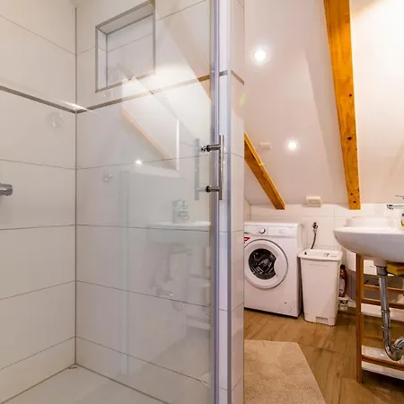 Lacaleta * سبليت